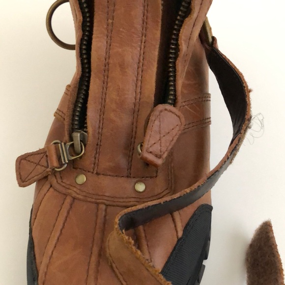 I am selling brown polo boots. - Picture 5 of 7